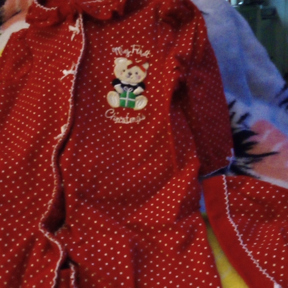 A baby a sleeper it has red with white spots littl - Picture 4 of 4